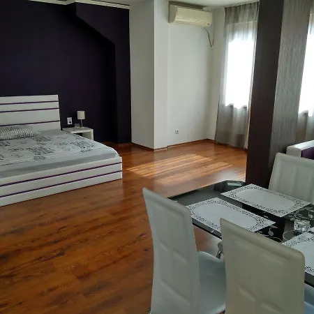 Velinoff Purple Studio Apartment *