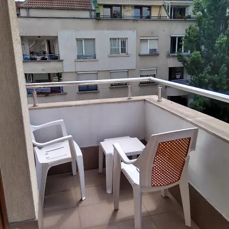 Velinoff Purple Studio Apartment